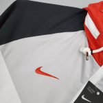 Cortavientos Nike Liverpool 2021/22 - Imagen 6