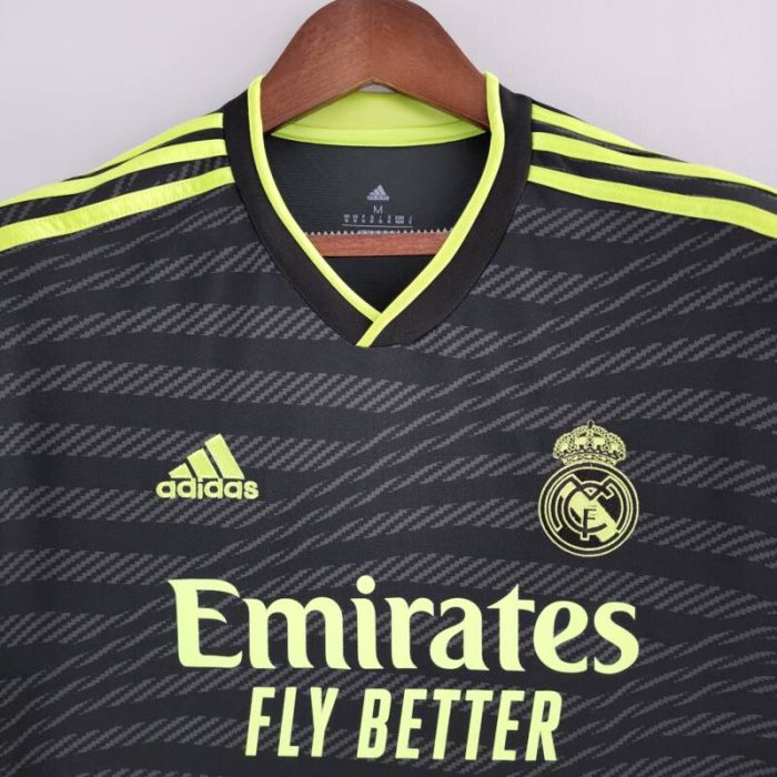 Conjunto tercera equipación Real Madrid 2022/23 - Imagen 4