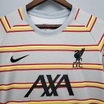 Camiseta calentamiento Liverpool 2021/22 - Imagen 4