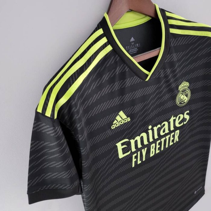 Conjunto tercera equipación Real Madrid 2022/23 - Imagen 3
