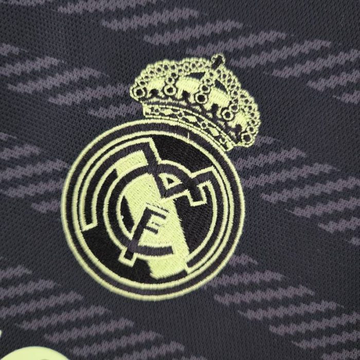Conjunto tercera equipación Real Madrid 2022/23 - Imagen 5