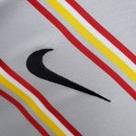 Camiseta calentamiento Liverpool 2021/22 - Imagen 6