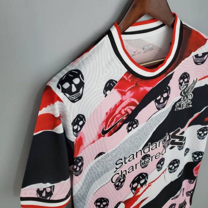 Camiseta calentamiento Liverpool 2021/22 - Imagen 3