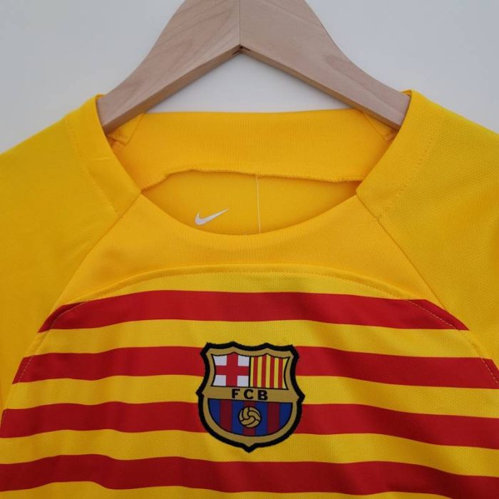Conjunto niño FC Barcelona equipación “Senyera” 23/24 - Imagen 3
