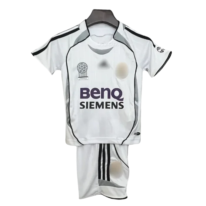 Conjunto niño local Retro Real Madrid 06/07 - Imagen 1