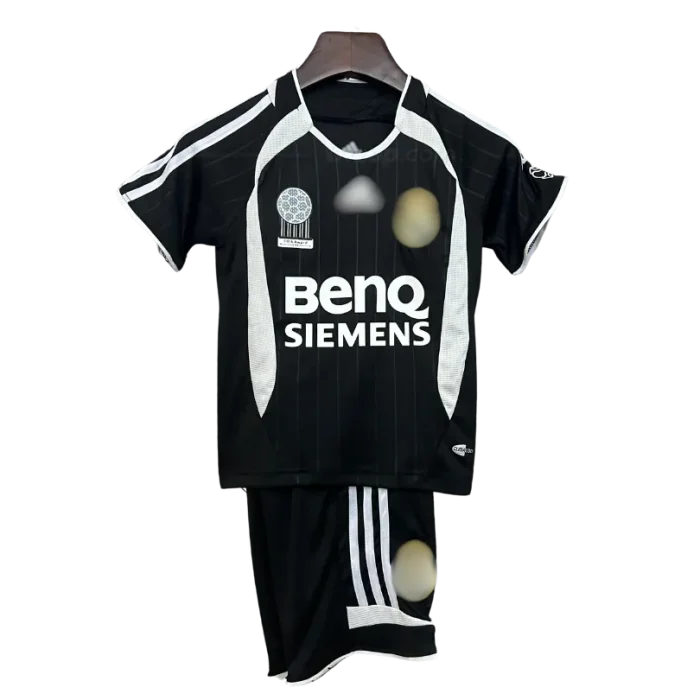 Conjunto niño alternativo Retro Real Madrid 06/07 - Imagen 1